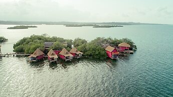 Urraca Monkey Island Eco Resort