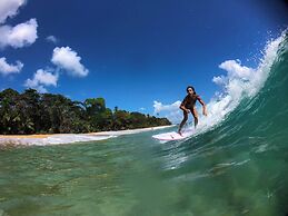 Urraca Monkey Island Eco Resort