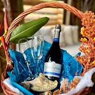 Urraca Monkey Island Eco Resort