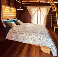 Urraca Monkey Island Eco Resort