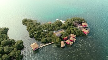 Urraca Monkey Island Eco Resort