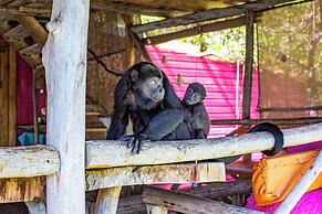 Urraca Monkey Island Eco Resort