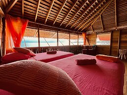 Urraca Monkey Island Eco Resort