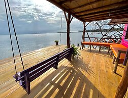 Urraca Monkey Island Eco Resort