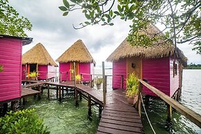 Urraca Monkey Island Eco Resort