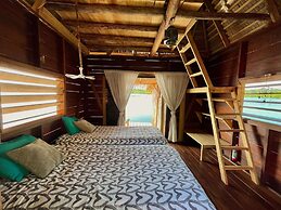 Urraca Monkey Island Eco Resort