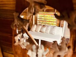 Urraca Monkey Island Eco Resort