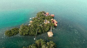 Urraca Monkey Island Eco Resort