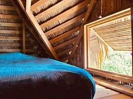 Urraca Monkey Island Eco Resort