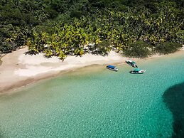 Urraca Monkey Island Eco Resort