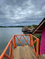 Urraca Monkey Island Eco Resort