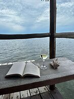 Urraca Monkey Island Eco Resort