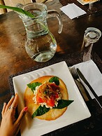 Urraca Monkey Island Eco Resort