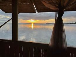 Urraca Monkey Island Eco Resort