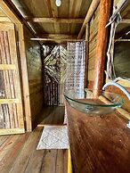 Urraca Monkey Island Eco Resort