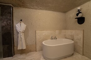 Artemis Cave Suites - Adults Only