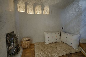 Artemis Cave Suites - Adults Only