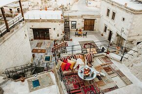 Artemis Cave Suites - Adults Only