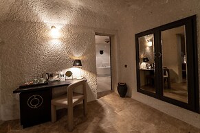 Artemis Cave Suites - Adults Only