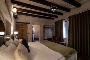 Artemis Cave Suites - Adults Only