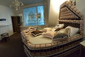 Bali Colosseum Hotel