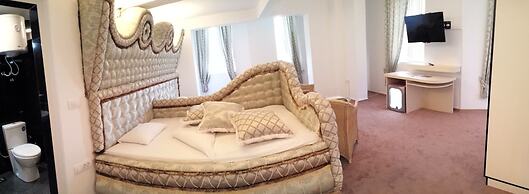 Bali Colosseum Hotel