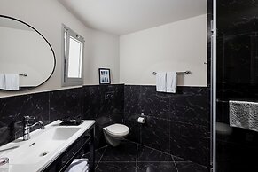 PLAY Seaport Suite Hotel TLV