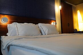 PLAY Seaport Suite Hotel TLV