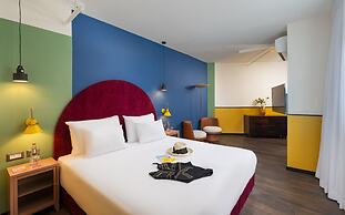 PLAY Seaport Suite Hotel TLV