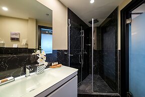 PLAY Seaport Suite Hotel TLV