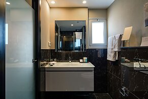 PLAY Seaport Suite Hotel TLV