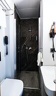 Discovery Hotel
