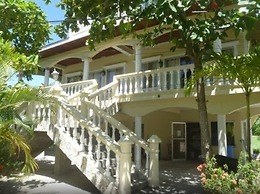 Foster's West Bay Resort