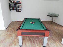 Side Garden Residence