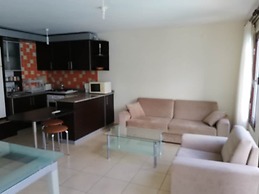 Side Garden Residence