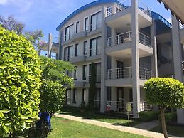 Side Garden Residence