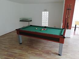 Side Garden Residence