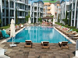 Side Garden Residence