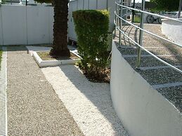 Side Garden Residence