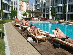 Side Garden Residence