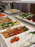 Marina Mielno z widokiem na Jezioro