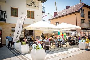 Marina Mielno z widokiem na Jezioro