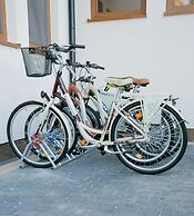 Marina Mielno z widokiem na Jezioro