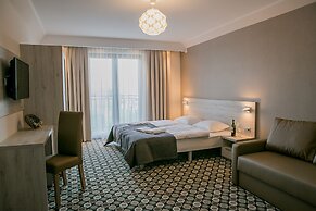 Marina Mielno z widokiem na Jezioro