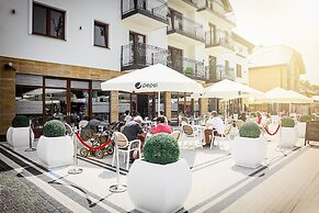 Marina Mielno z widokiem na Jezioro