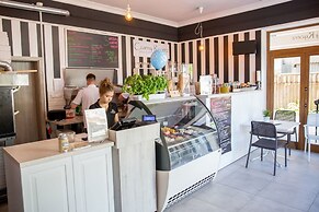 Marina Mielno z widokiem na Jezioro