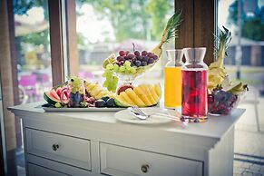 Marina Mielno z widokiem na Jezioro