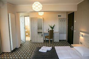 Marina Mielno z widokiem na Jezioro