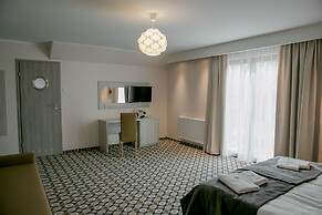 Marina Mielno z widokiem na Jezioro