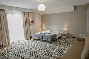 Marina Mielno z widokiem na Jezioro